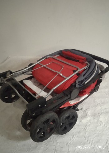 Gri ve kırmızı bebek arabası - Görsel 3