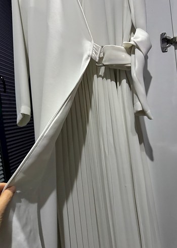 Beyaz Uzun ferace Kadın Elbisepiliseli detay - Görsel 2