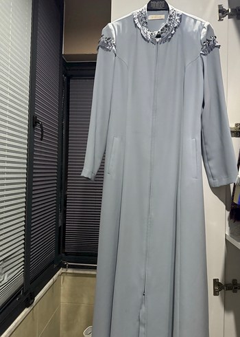 Gri  taş ve püsküllü Detaylı Kadın ferace - Görsel 4