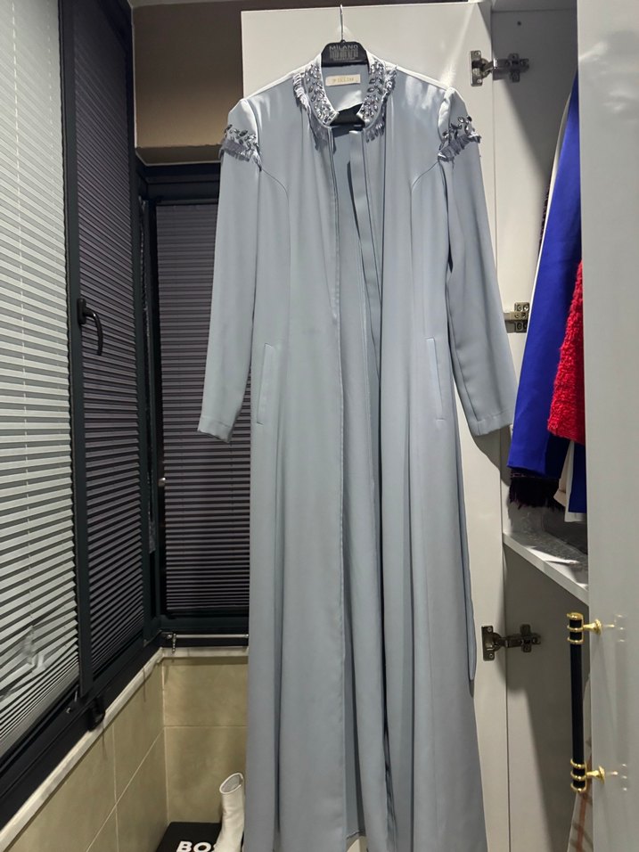 Gri  taş ve püsküllü Detaylı Kadın ferace - Görsel 3