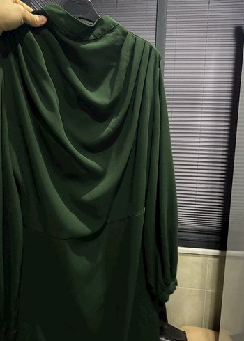 Zincir Detaylı Uzun Yeşil Kadın Elbise - Görsel 4