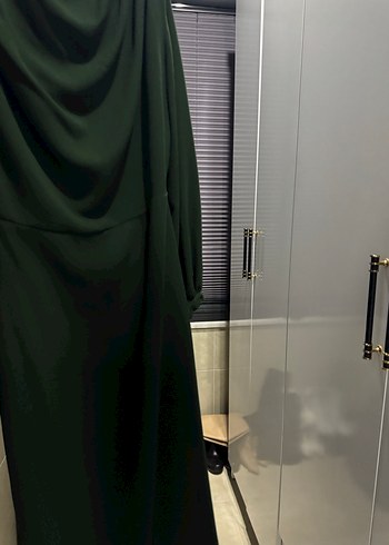 Zincir Detaylı Uzun Yeşil Kadın Elbise - Görsel 3