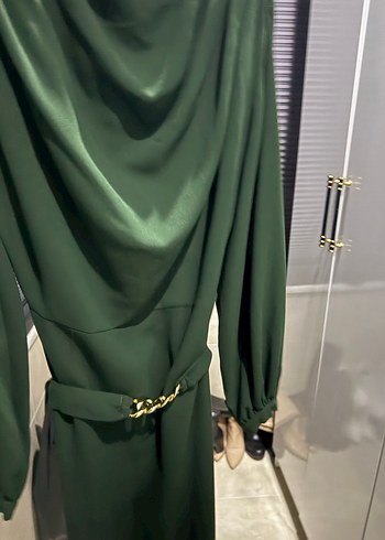 Zincir Detaylı Uzun Yeşil Kadın Elbise - Görsel 2