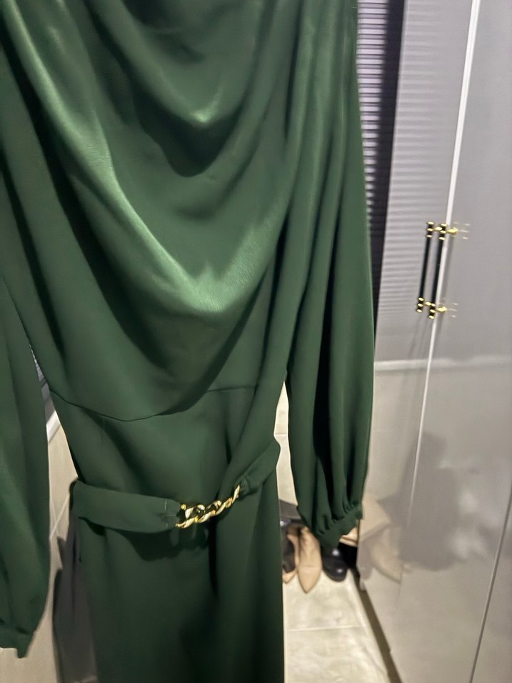 Zincir Detaylı Uzun Yeşil Kadın Elbise - Görsel 2