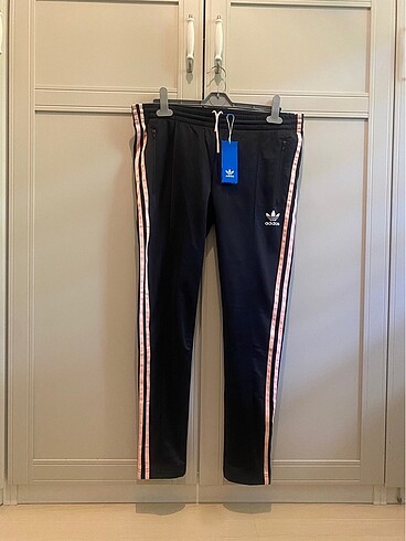 Adidas Kadın Pembe Çizgili Dar Paça Eşofman Altı