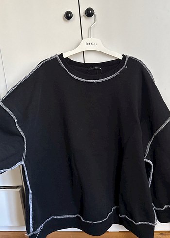 Beyaz Dikiş Detaylı Siyah Oversize Sweatshirt