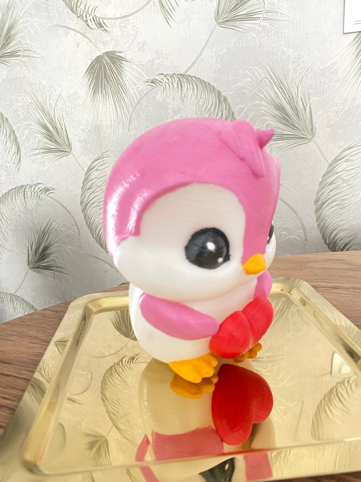 Pembe Sevimli Kalp Tutan Figür - Görsel 2