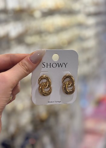 Mini Zincir Detaylı Altın Renk Küpe