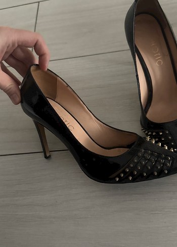 Sivri Burunlu Siyah Deri Stiletto - Görsel 2