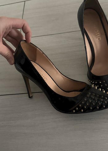 Sivri Burunlu Siyah Deri Stiletto - Görsel 3