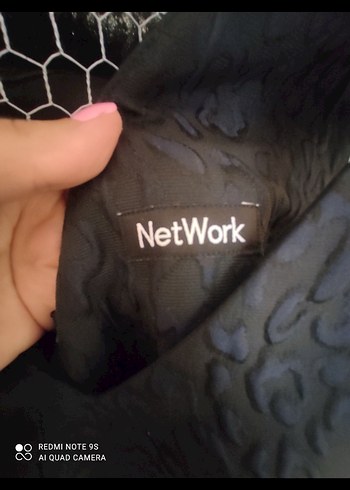 Network Dokulu Detaylı Lacivert Midi V Yaka Elbise