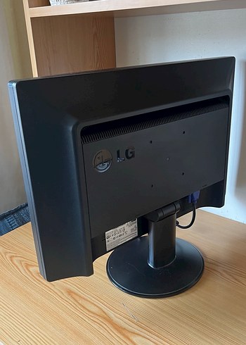 LG Siyah Monitör w1934s - Görsel 4