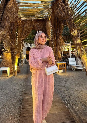Pembe kendiliğinden desenli ikili takım