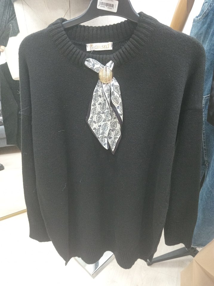 Siyah Kendinen Fularli  Triko  Kadın Kazak - Görsel 2