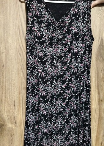 Siyah Batik Desenli V Yakalı Midi Elbise - Görsel 2