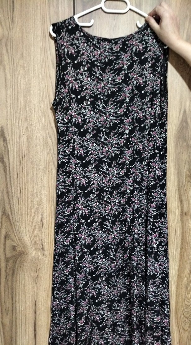 Siyah Batik Desenli V Yakalı Midi Elbise - Görsel 4