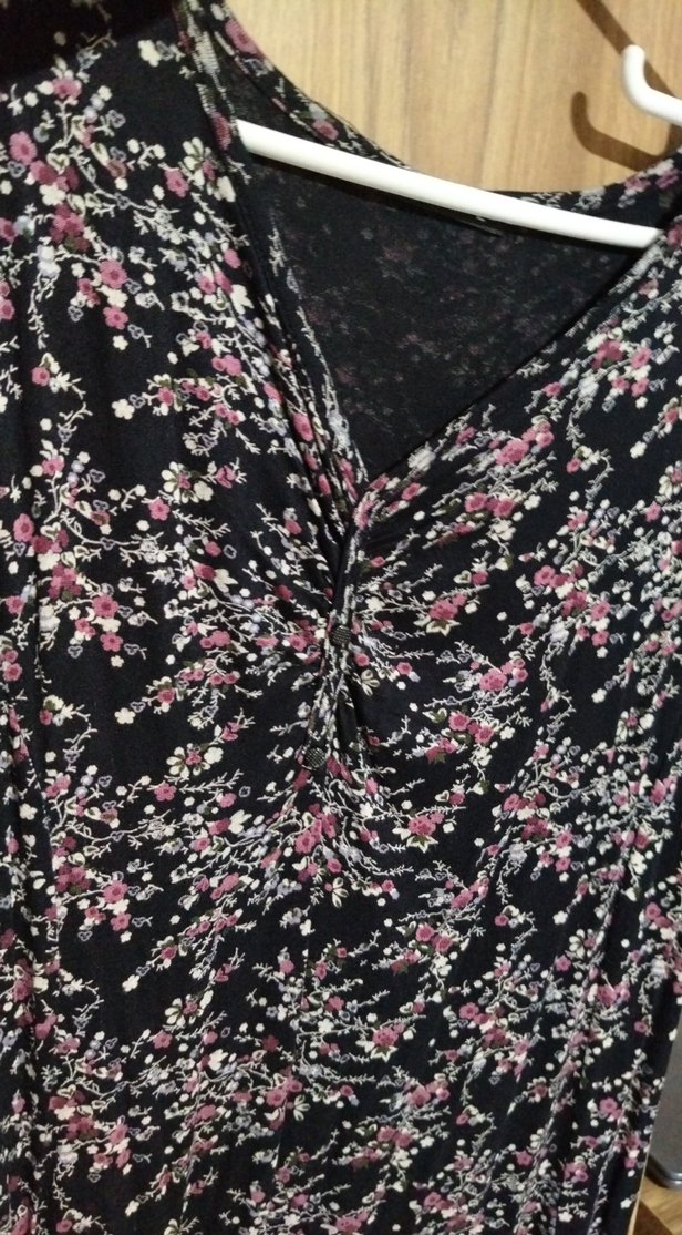 Siyah Batik Desenli V Yakalı Midi Elbise - Görsel 5