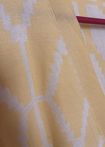 Sarı V Yakalı Düğmeli Kadın Hırka - Görsel 2