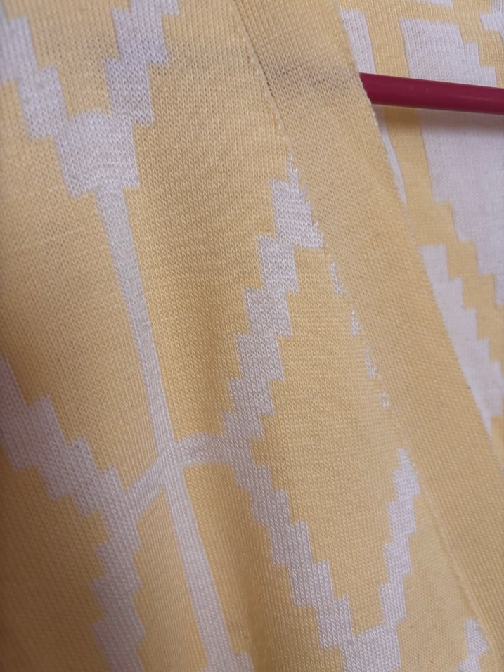 Sarı V Yakalı Düğmeli Kadın Hırka - Görsel 2