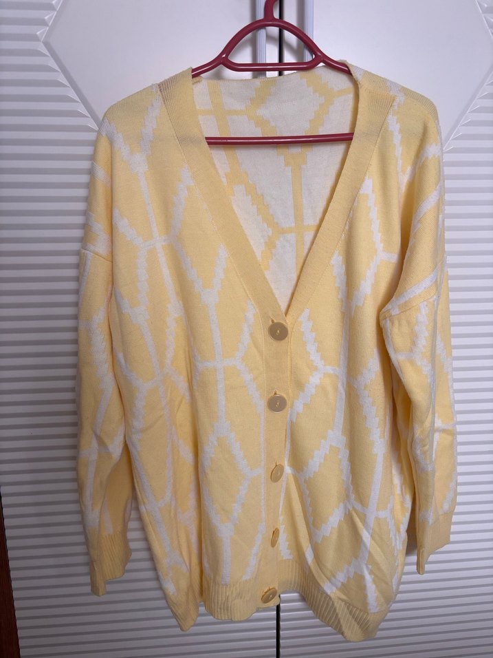 Sarı V Yakalı Düğmeli Kadın Hırka - Görsel 3