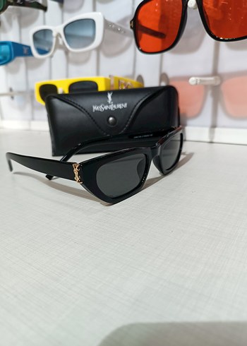 Saint Laurent Parlak Siyah Yves Saint Laurent Kadın Güneş Gözlüğü