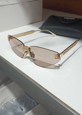 Fendi Parlak Bej Payetli Kadın Güneş Gözlüğü