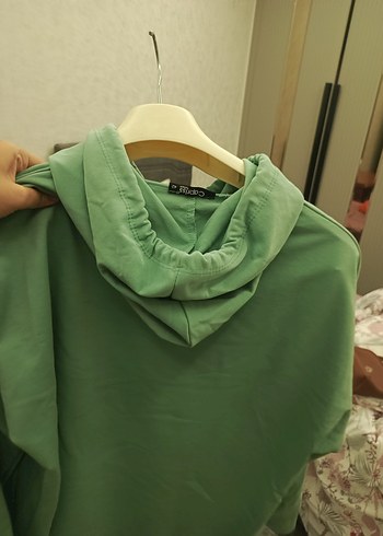 Yeşil Kapüşonlu Baskılı Kadın Uzun Sweatshirt - Görsel 5