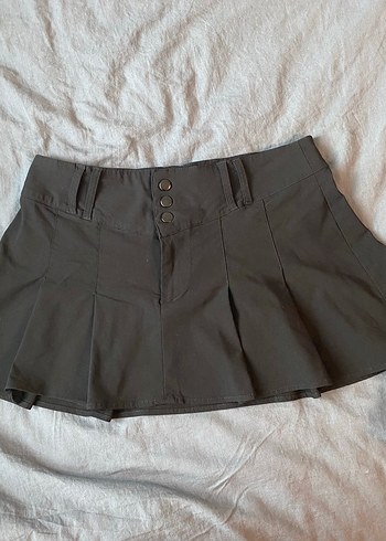 H&M H&M kadın siyah mini pileli etek.