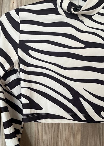 Diğer Zebra Desenli Kısa Turtleneck Bluz