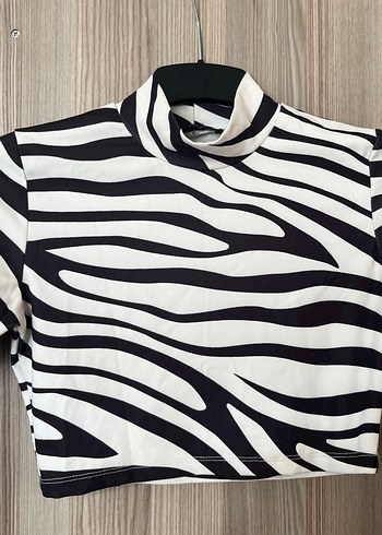Zebra Desenli Kısa Turtleneck Bluz