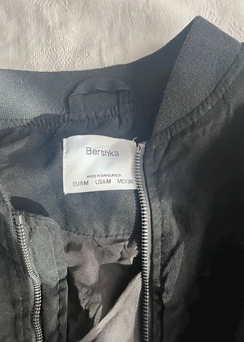 Bershka Siyah Baskılı Fermuarlı Kadın Ceket