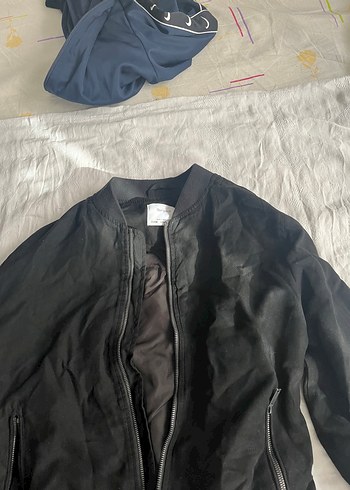 m Beden Bershka Siyah Baskılı Fermuarlı Kadın Ceket