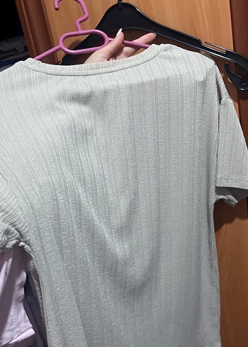 m Beden Nakışlı Cep Detaylı Bej Kadın Tişört