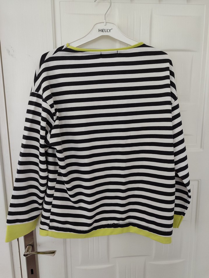 Sarı Detaylı Siyah Beyaz Çizgili Kadın Kazak - Görsel 3