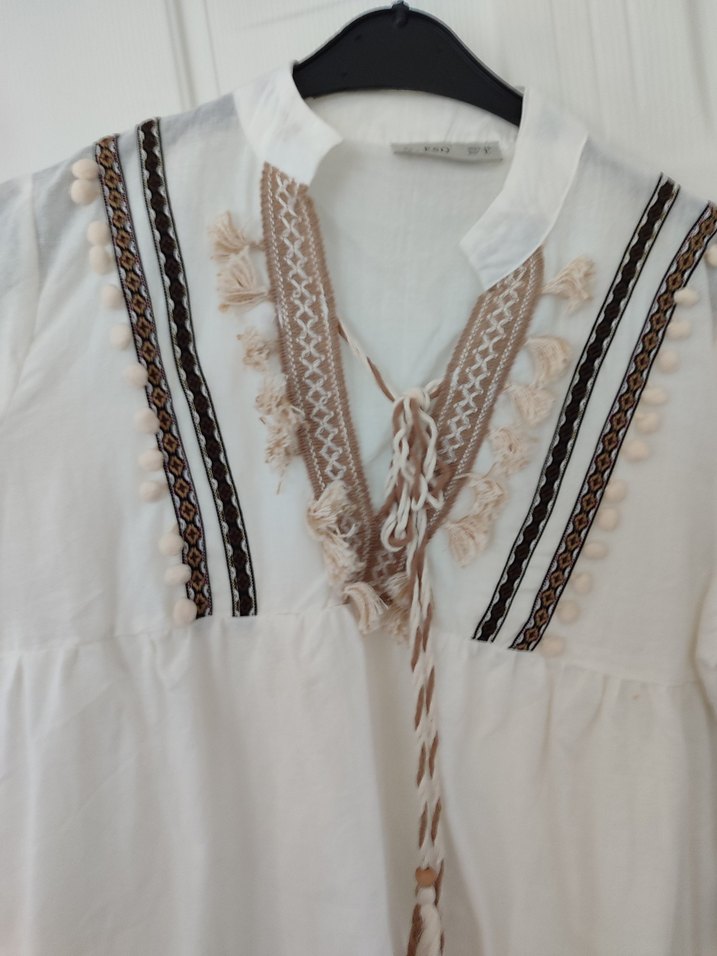 hiç kullanılmamış Püsküllü Nakışlı Bohem Beyaz Bluz - Görsel 2