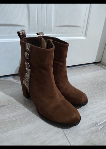 hiç kullanilmamis kusursuzKahverengi Süet Kadın BotTopuklu - Görsel 3