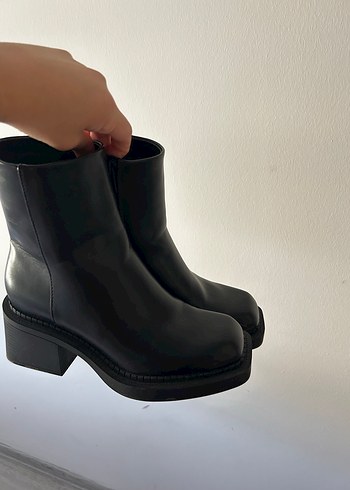 Zara Kadın Siyah Deri Blok Topuklu Bot