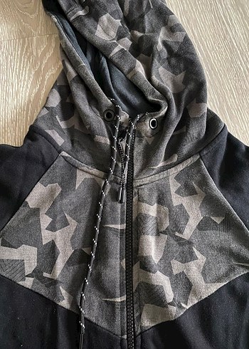 Kamuflaj Desenli Kapüşonlu Fermuarlı Hırka - Görsel 2