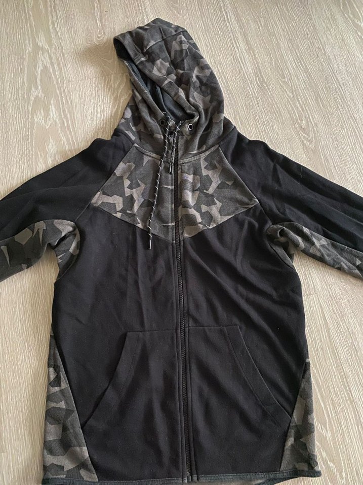 Kamuflaj Desenli Kapüşonlu Fermuarlı Hırka - Görsel 3