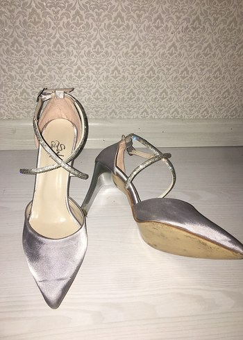 Gri Saten Stiletto Topuklu Kadın Ayakkabı