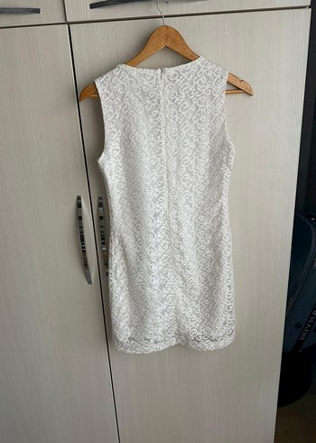 Dantel Detaylı Beyaz Midi Kolsuz Elbise - Görsel 3