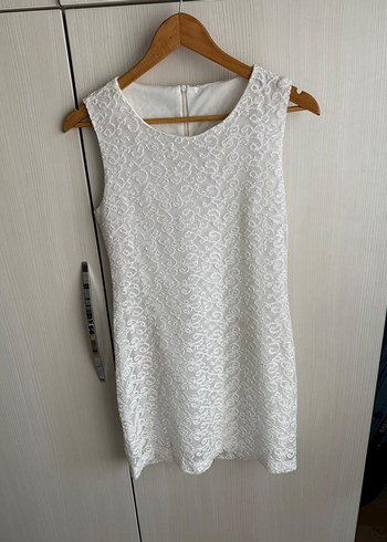 Dantel Detaylı Beyaz Midi Kolsuz Elbise - Görsel 2