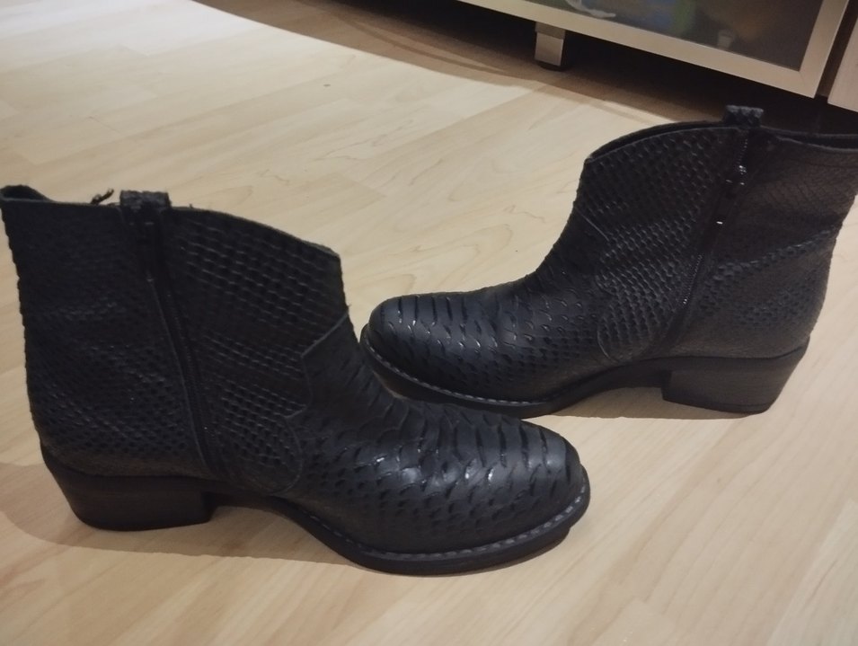 Yılan Baskılı Siyah Deri Kadın Bot - Görsel 2