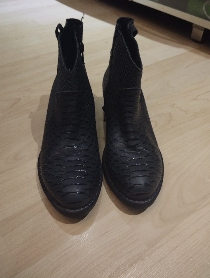 Yılan Baskılı Siyah Deri Kadın Bot - Görsel 3