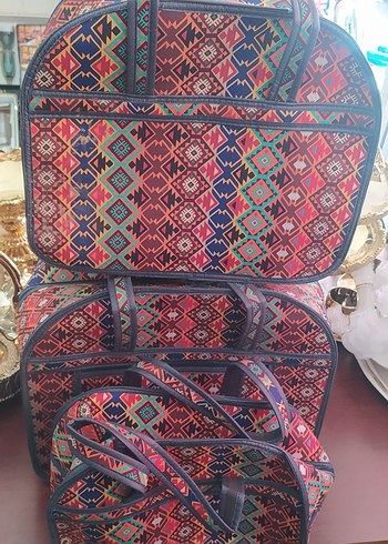 Diğer Renkli Desenli Seyahat Çantası Seti