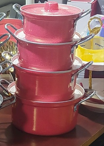 Diğer Parlak Pembe Tencere Seti