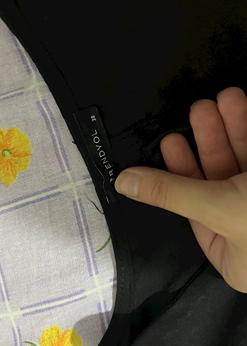 Volanlı Siyah Kolsuz üst - Görsel 2