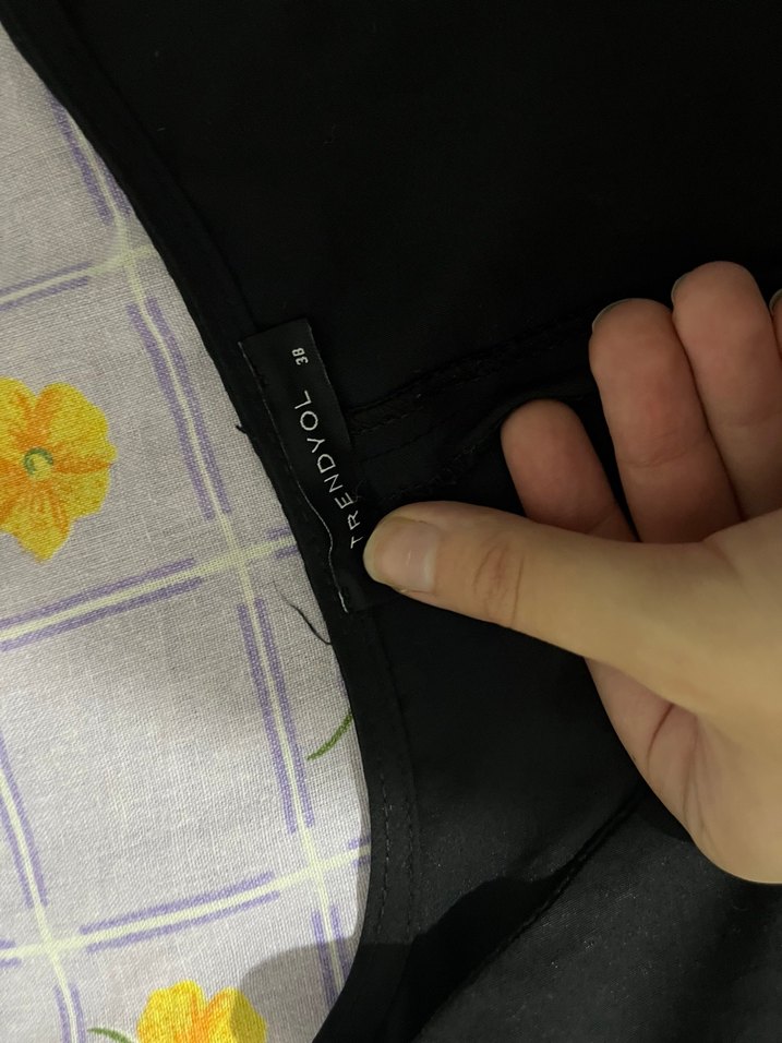 Volanlı Siyah Kolsuz üst - Görsel 2