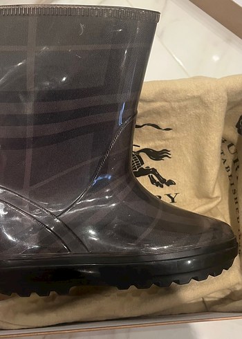 Burberry Kahverengi Tokalı Çocuk Yağmur Çizmesi Burberry orijinal yeni