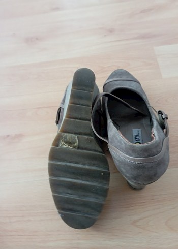 Gri Süet Tokalı Topuklu Kadın Ayakkabısı - Görsel 4